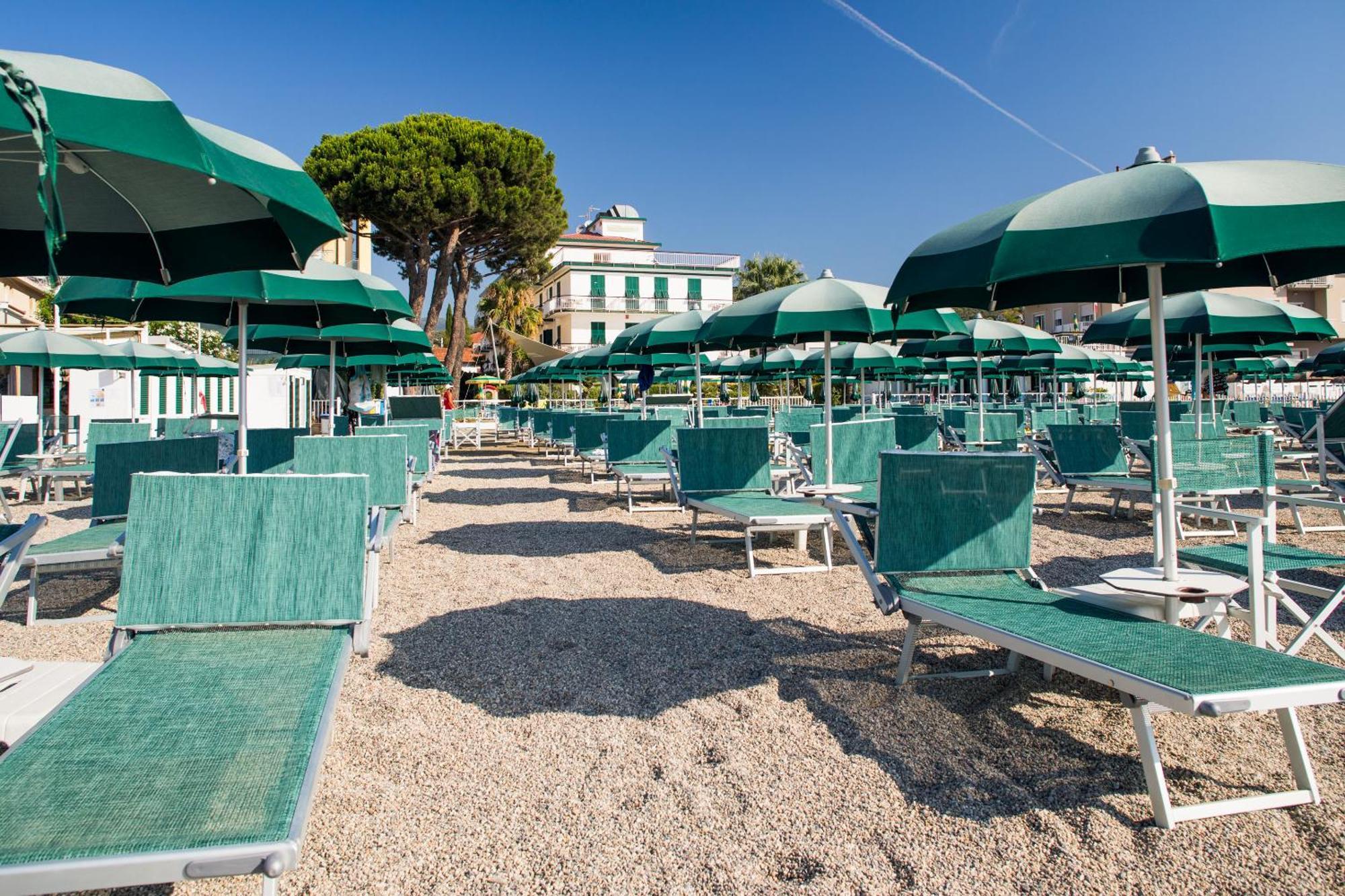 Hotel Gabriella Diano Marina Exterior photo