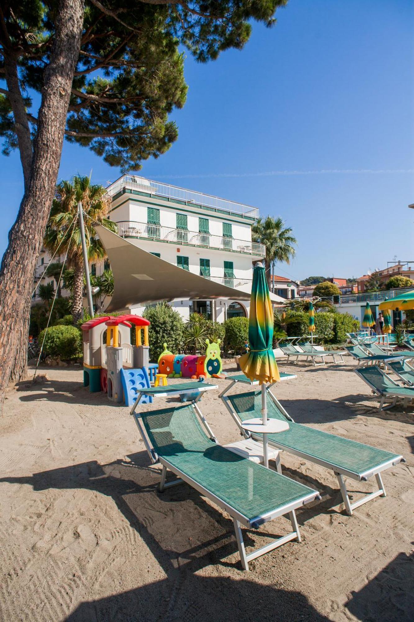 Hotel Gabriella Diano Marina Exterior photo