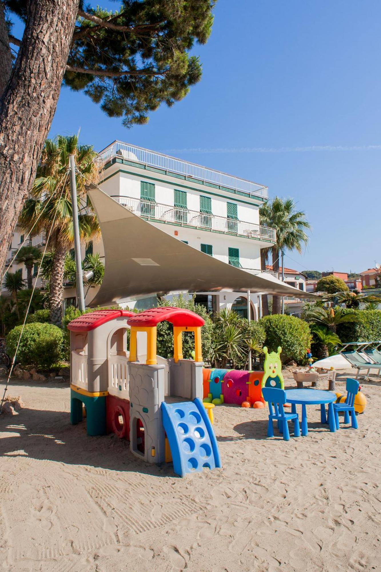 Hotel Gabriella Diano Marina Exterior photo